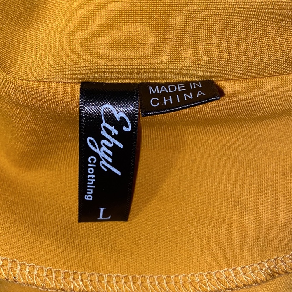 Yellow coat - Picture 3 of 4